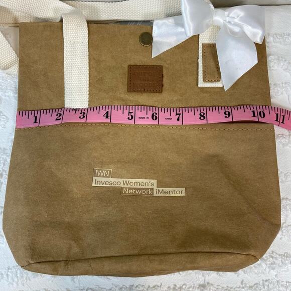 OUT OF THE WOODS Reuseable Paper Gift/Tote Bag Earthy Tan Sz M Natural - Picture 5 of 6